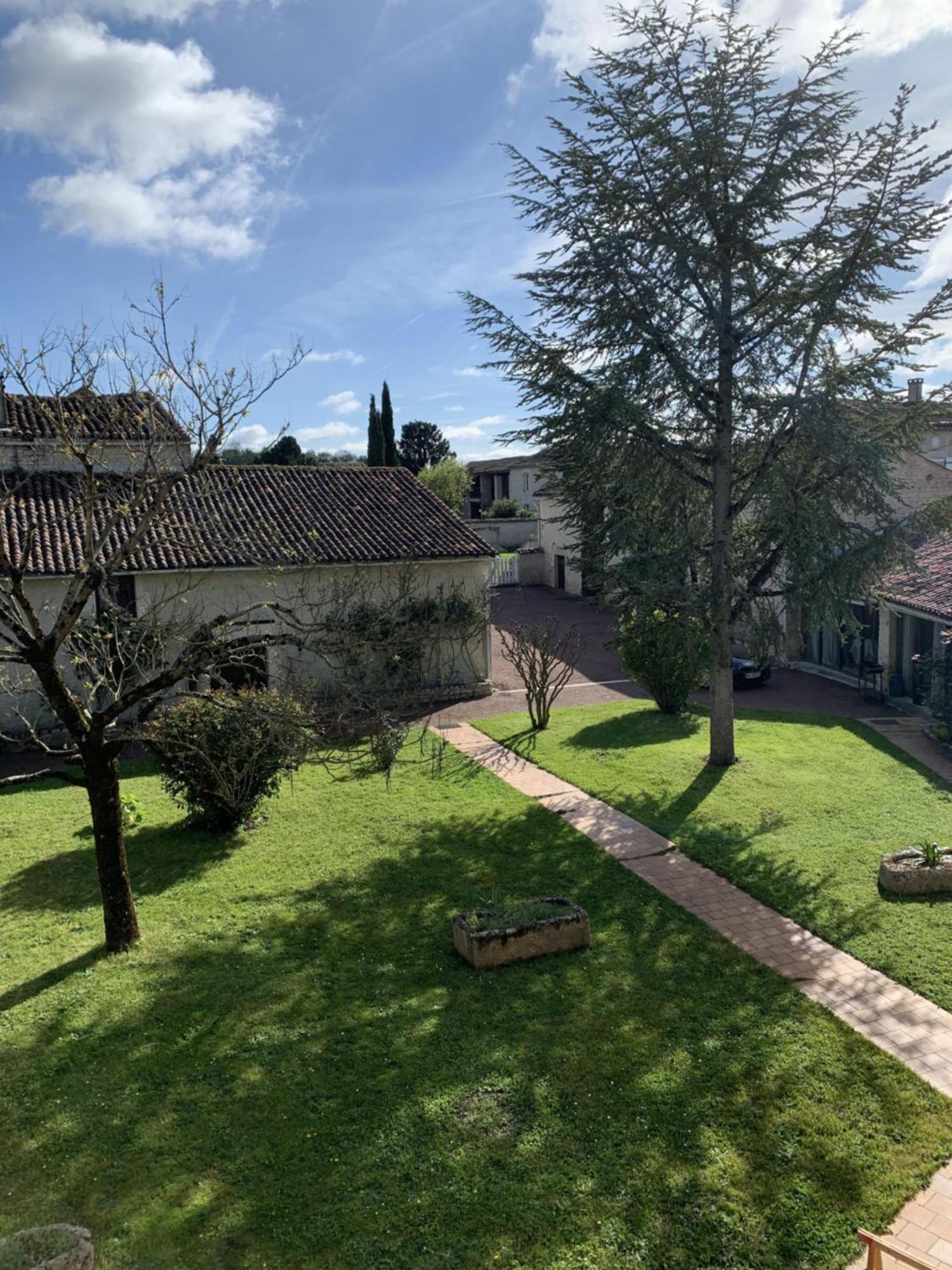 Bed and Breakfast The Cool Lounge A Coulonges - Charente Zewnętrze zdjęcie