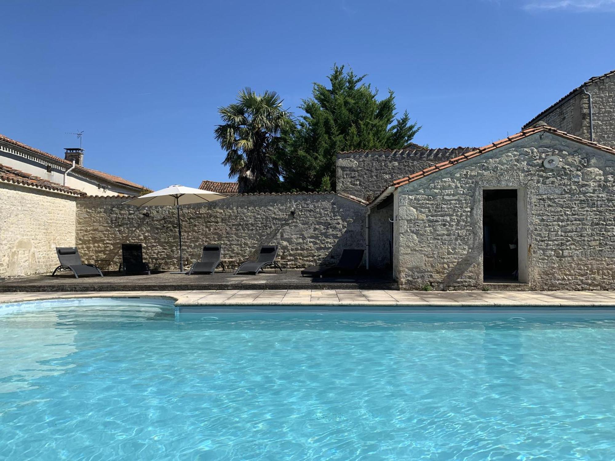 Bed and Breakfast The Cool Lounge A Coulonges - Charente Zewnętrze zdjęcie