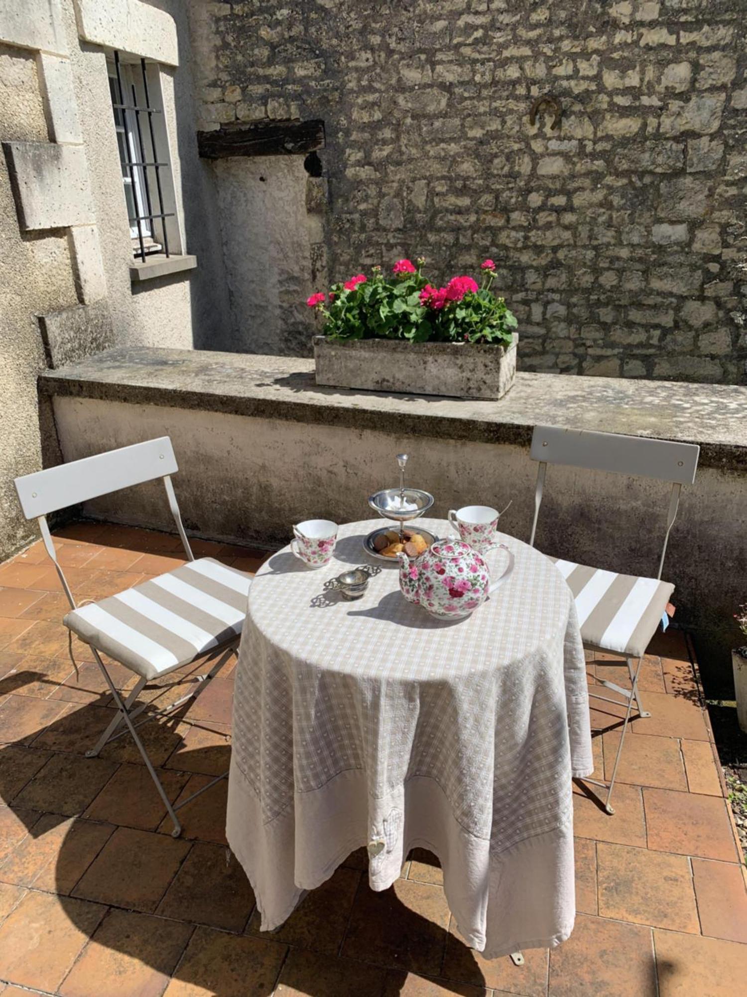 Bed and Breakfast The Cool Lounge A Coulonges - Charente Zewnętrze zdjęcie