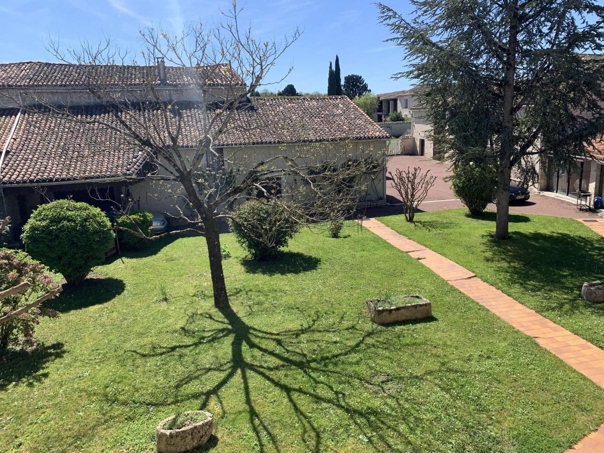 Bed and Breakfast The Cool Lounge A Coulonges - Charente Zewnętrze zdjęcie